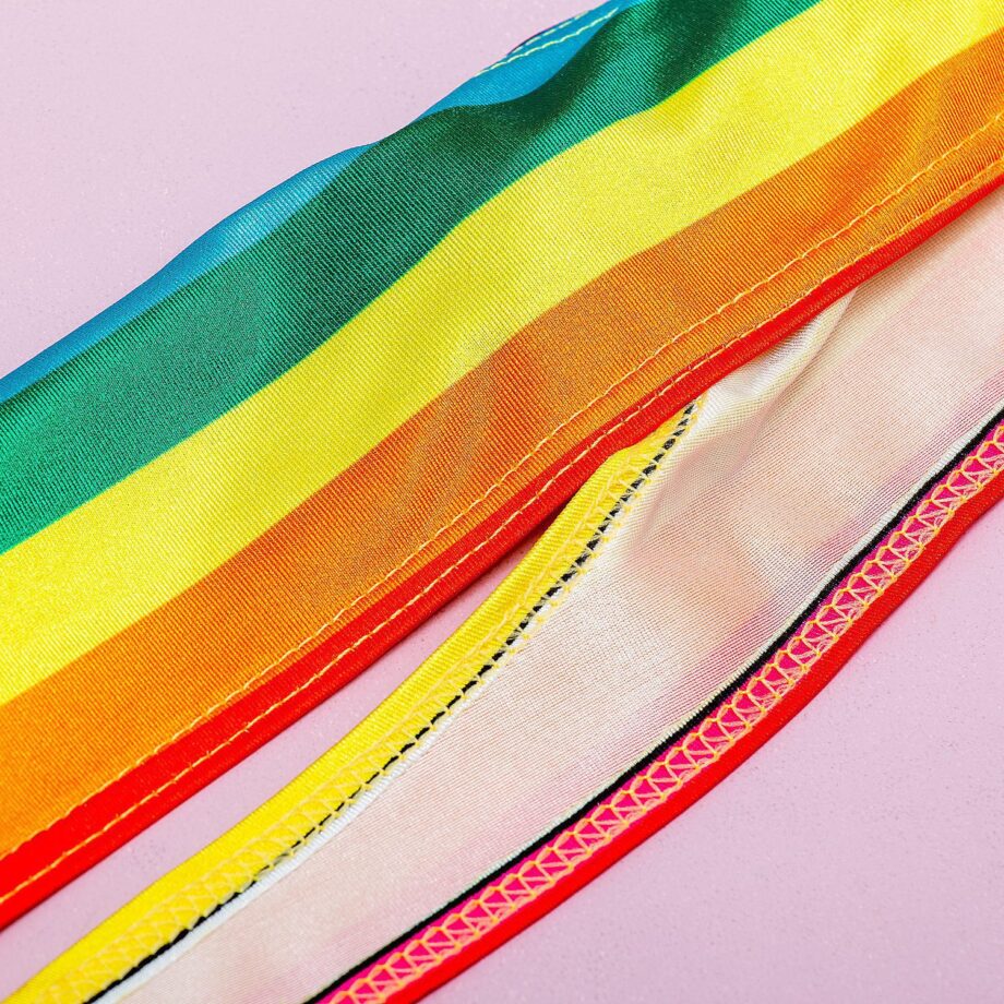 Regenboog mankini - detail stof